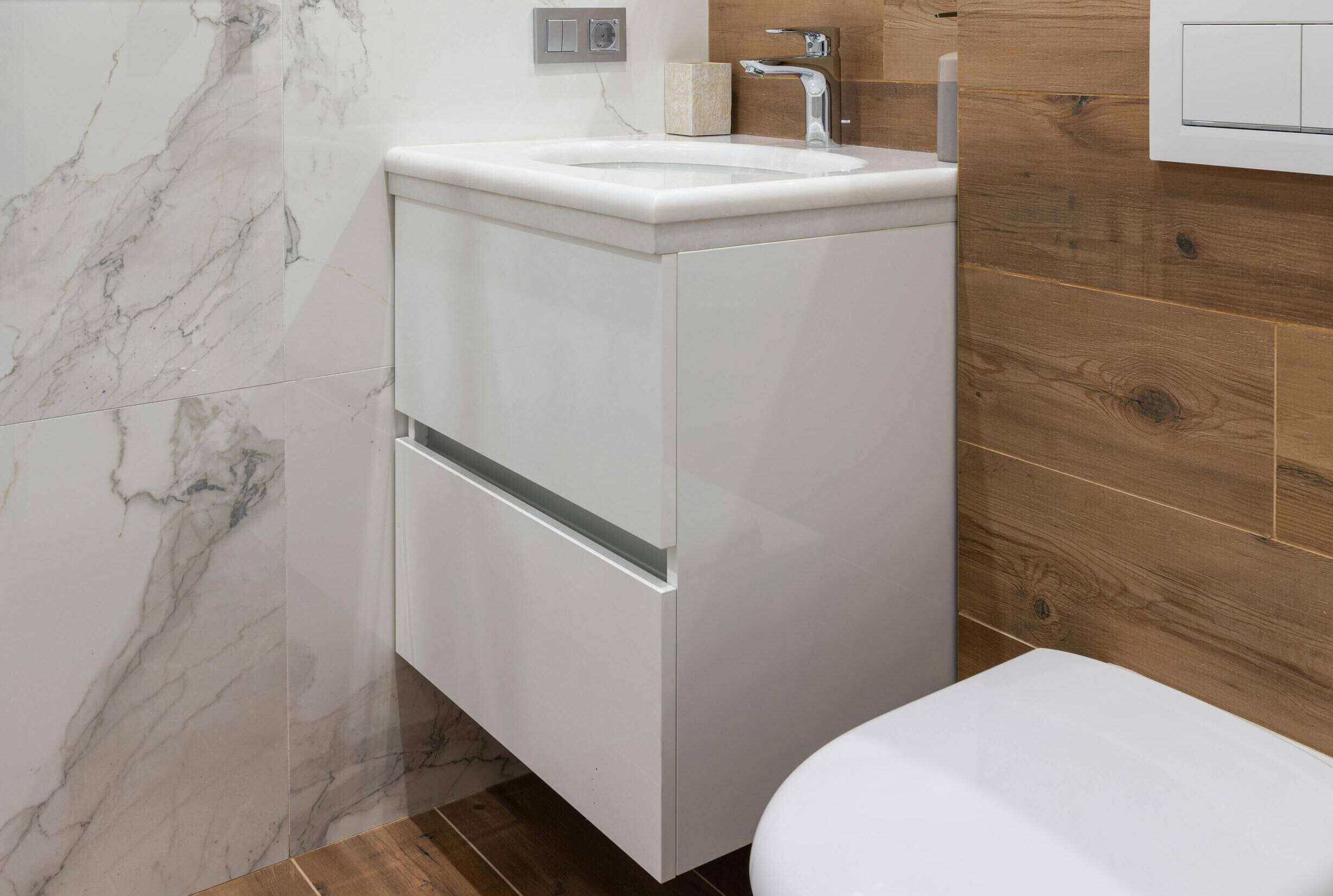 Muebles baño madera