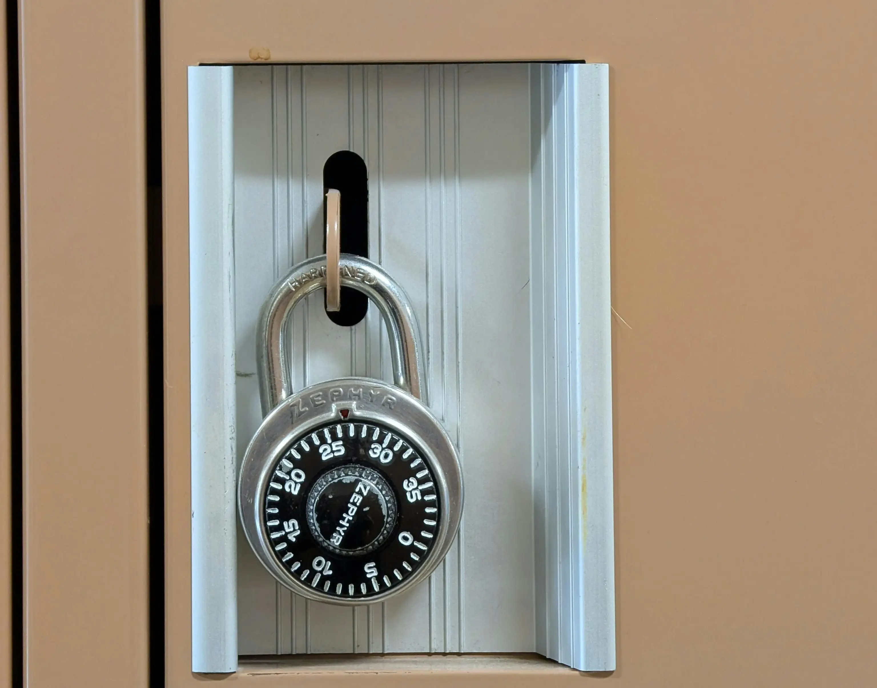 Apertura de candados y persianas para locales comerciales en Bogotá.